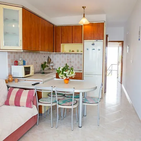 Daire Chara's Sea View House Haraki