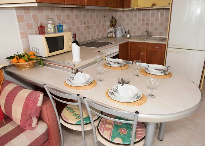 Апартаменты Chara's Sea View House *