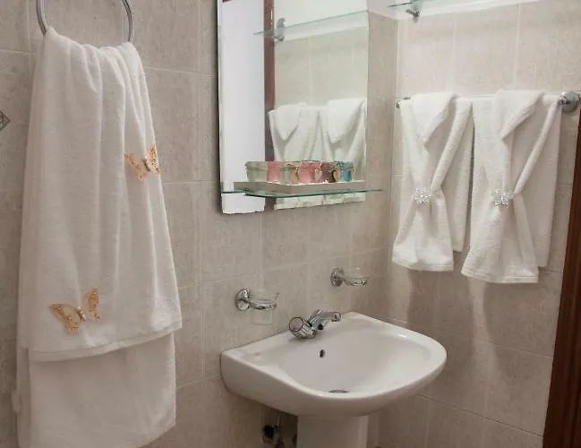 Апартаменты Chara's Sea View House *