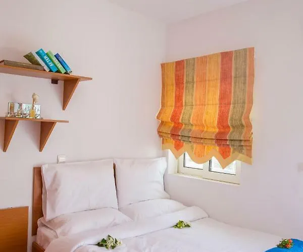 Апартаменты Chara's Sea View House