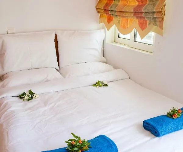 Апартаменты Chara's Sea View House