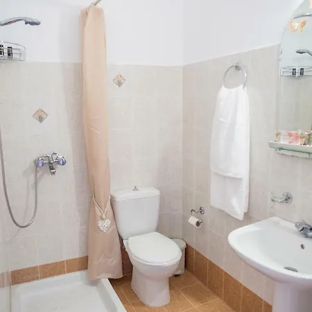 Chara's Sea View House * האראקי