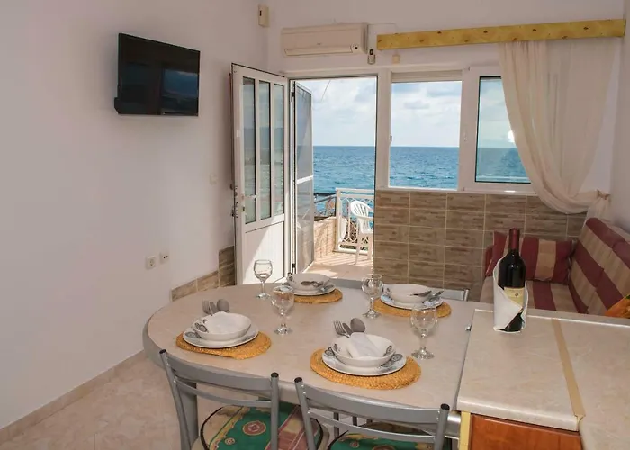 Chara's Sea View House アパート *