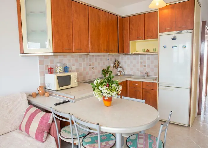 Chara's Sea View House * Haraki